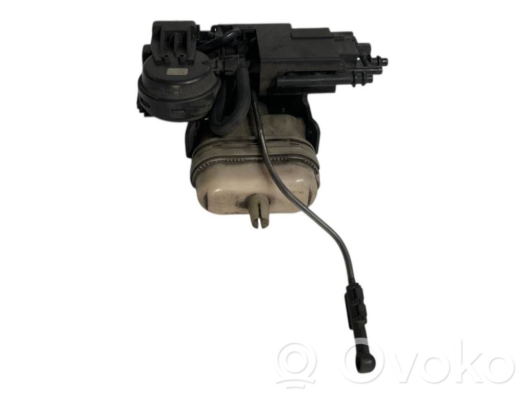 Aizmugurējā pārsega slēdzene