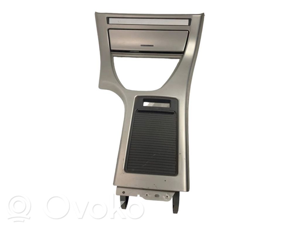 Ātrumu pārslēgšanas sviras dekoratīvā apdare (plastmasas)