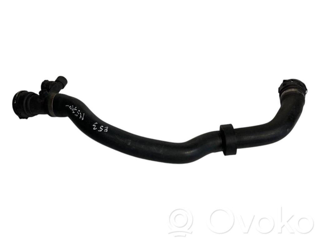 Caurulīte (-es) / šļūtene (-es)