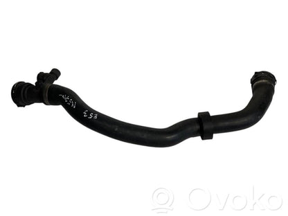 Caurulīte (-es) / šļūtene (-es)