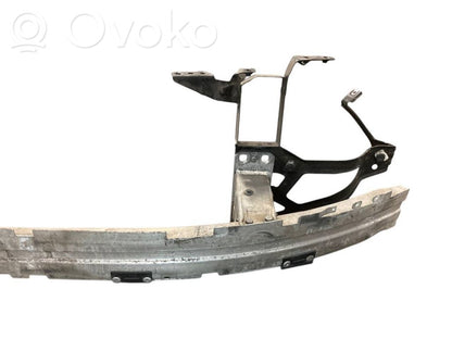 Priekšpusē bampera sija / balka