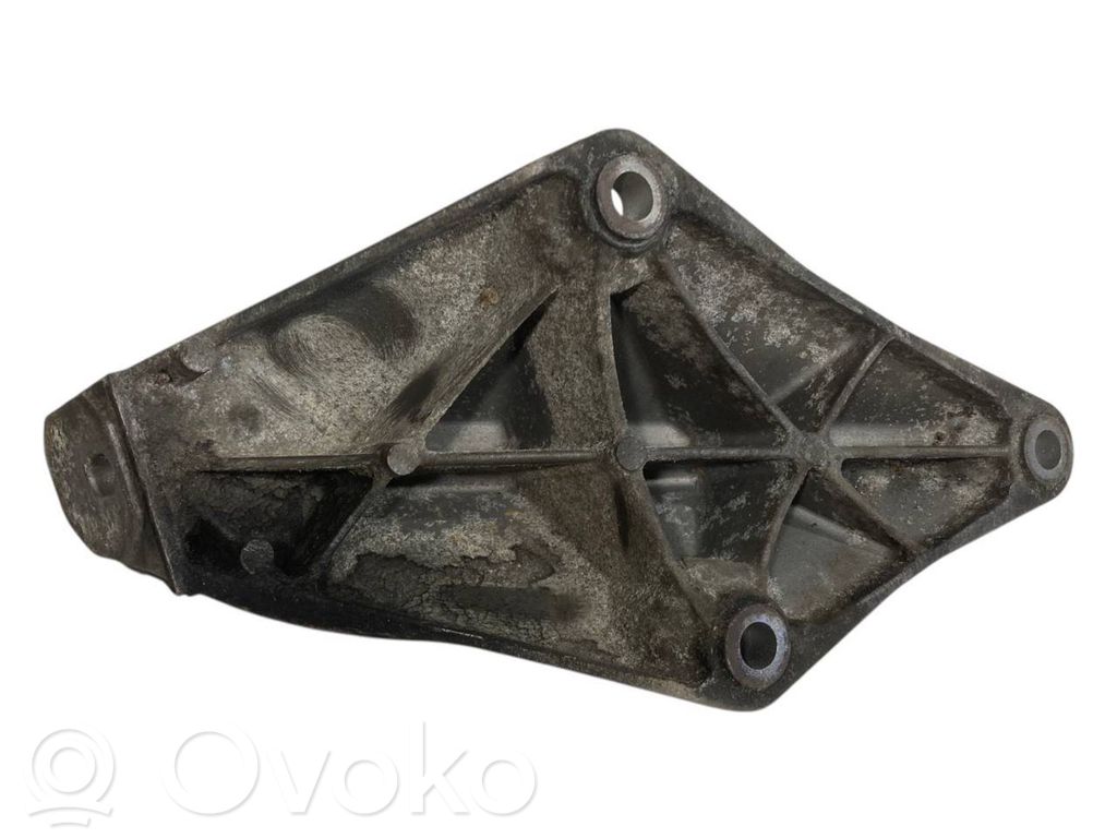 Dzinēja nostiprināšanas stiprinājums-kronšteins