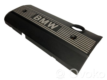 Dzinēja pārsegs (dekoratīva apdare)