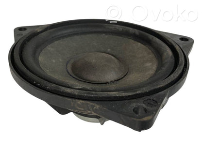 Skaļrunis priekšējā panelī