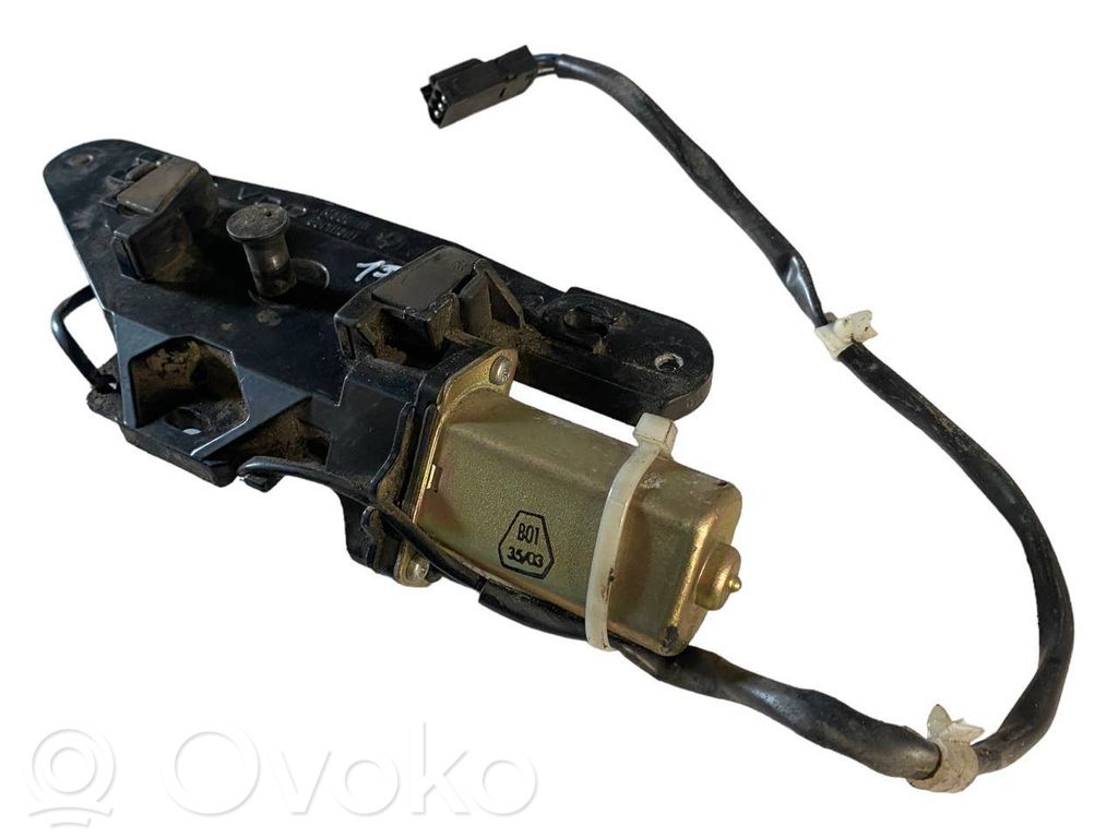 Aizmugurējā pārsega pievilcējs