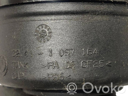 Stūres pastiprinātāja šķidruma tvertne