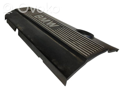 Dzinēja pārsegs (dekoratīva apdare)