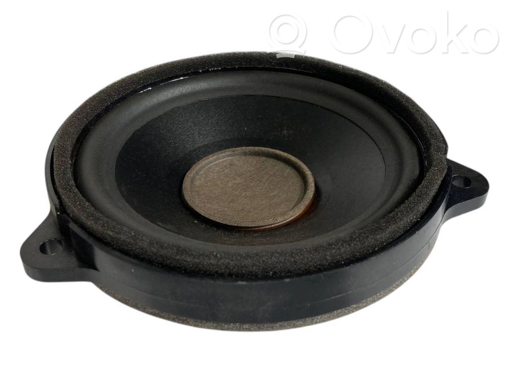 Skaļrunis (-i) priekšējās durvīs