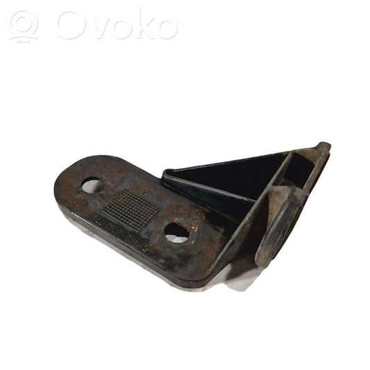 Priekšpusē bampera turētājs