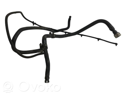 Caurule (-es) / šļūtene (-es)