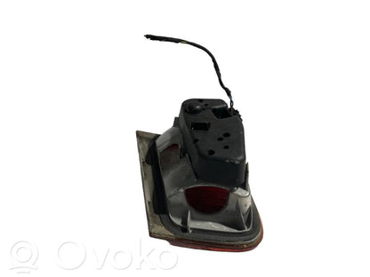 Aizmugurējais lukturis pārsegā