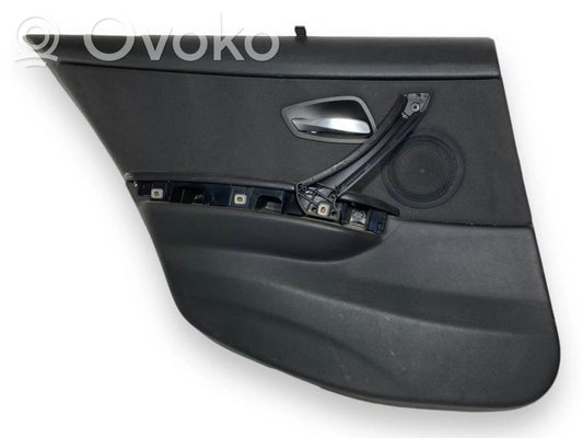 Apšuvums aizmugurējām durvīm