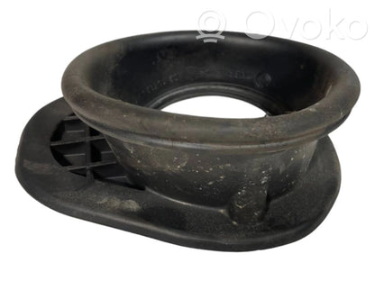 Degvielas tvertnes uzpildes caurule