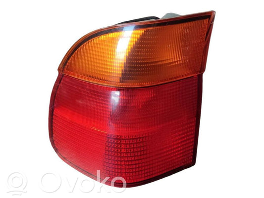 Задний фонарь в кузове