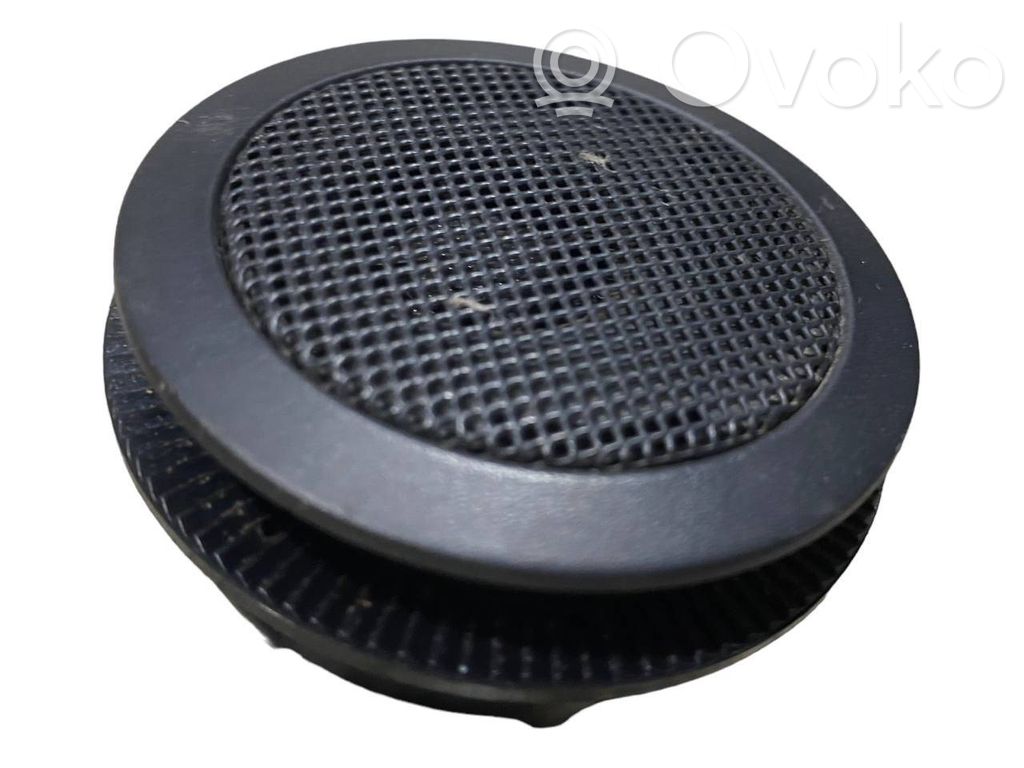 Augsto frekvenču skaļrunis (-i) priekšējās durvīs