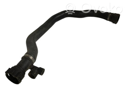 Caurulīte (-es) / šļūtene (-es)