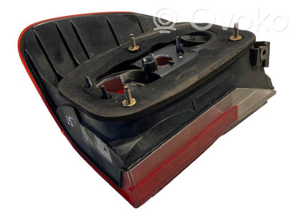 Aizmugurējais lukturis virsbūvē