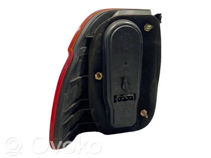 Aizmugurējais lukturis virsbūvē