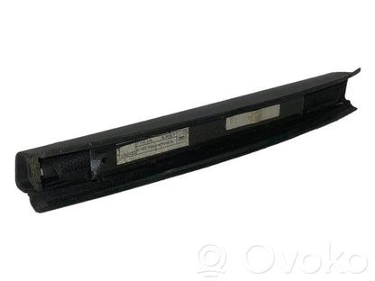 Aizmugurē logu aizkars