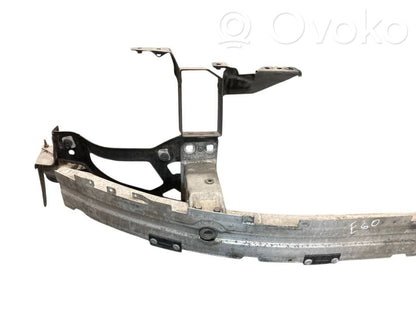 Priekšpusē bampera sija / balka