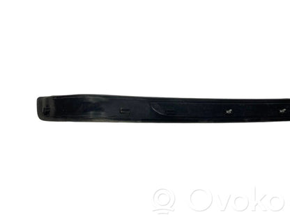 Priekšējā sliekšņa dekoratīvā apdare (iekšējā)