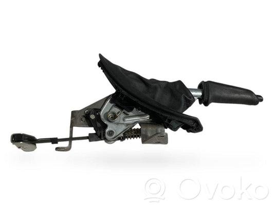 Rokas bremzes mehānisms (salonā)