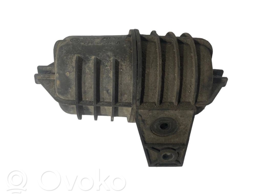 Vacuum air tank