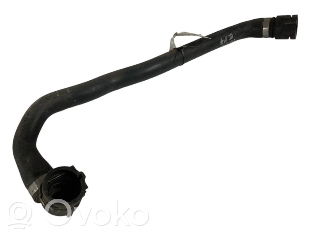 Caurulīte (-es) / šļūtene (-es)