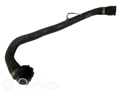 Caurulīte (-es) / šļūtene (-es)