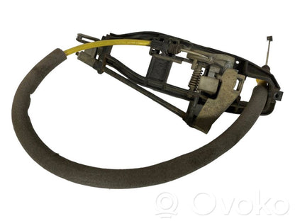 Priekšpusē turētājs / kronšteins ārējam atvēršanas rokturim