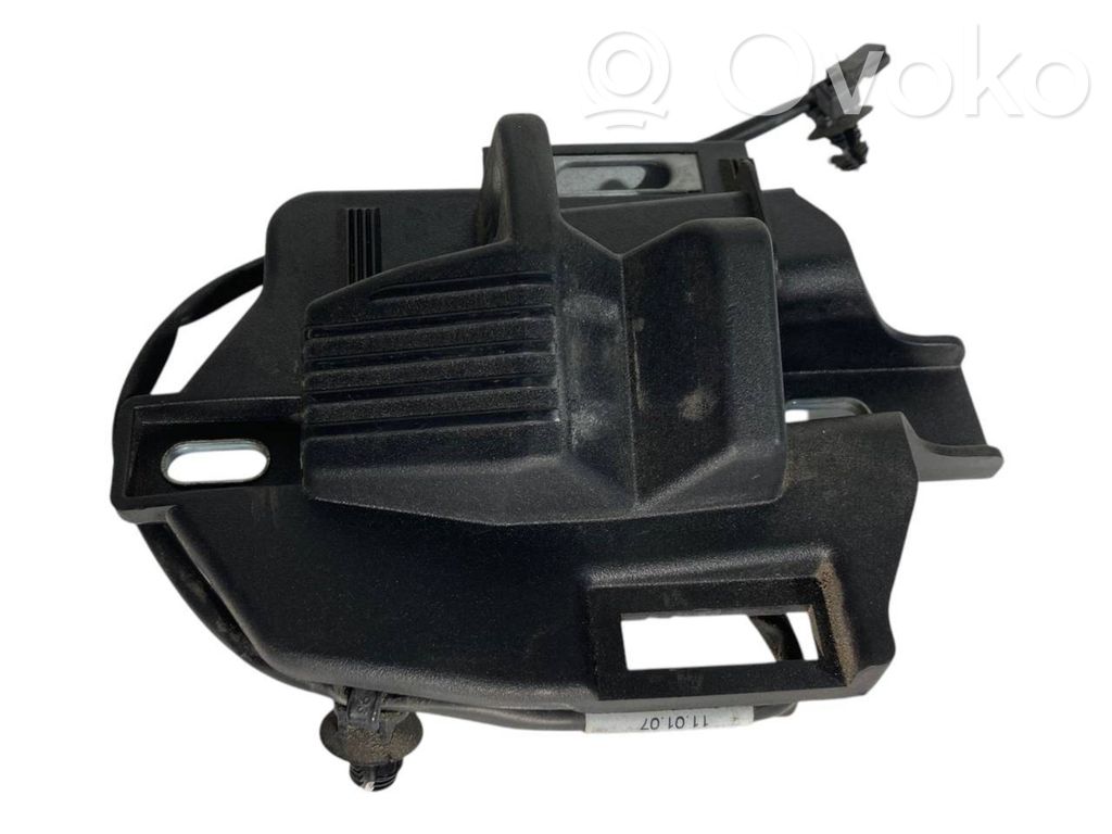 Кронштейн для крепления замка