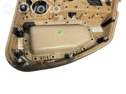 Apšuvums aizmugurējām durvīm