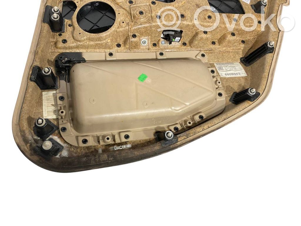 Apšuvums aizmugurējām durvīm