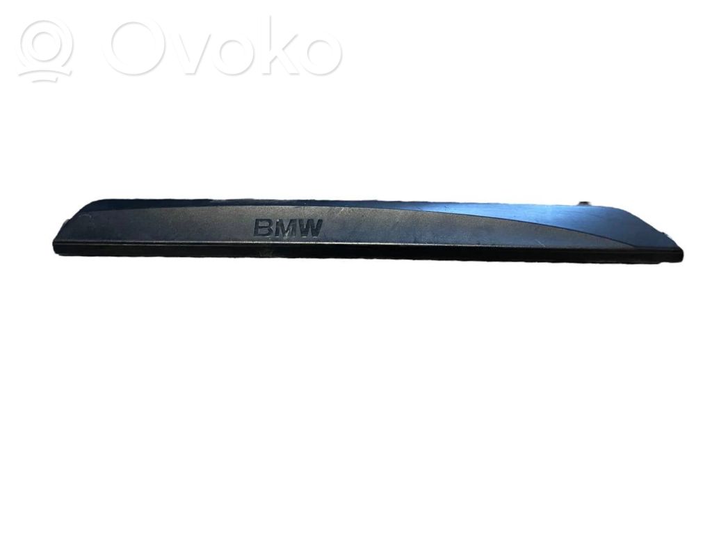 Priekšējā sliekšņa dekoratīvā apdare (iekšējā)
