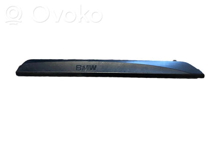 Priekšējā sliekšņa dekoratīvā apdare (iekšējā)