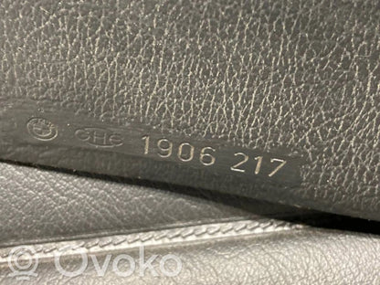 Apšuvums aizmugurējām durvīm