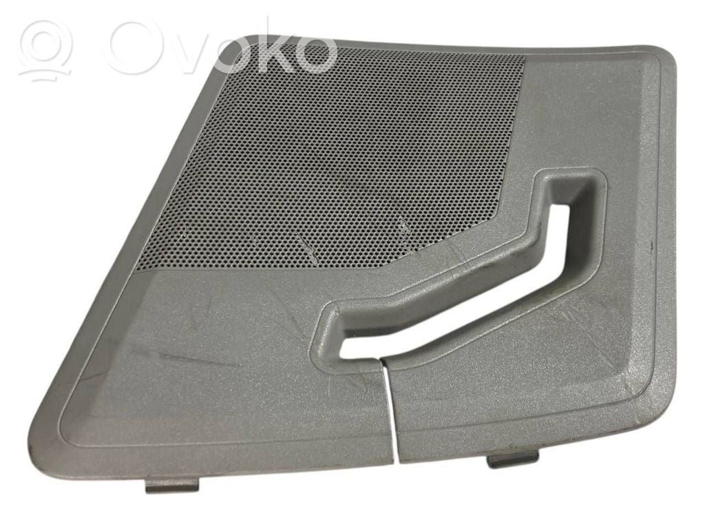 Augsto frekvenču skaļrunis (-i) priekšējās durvīs