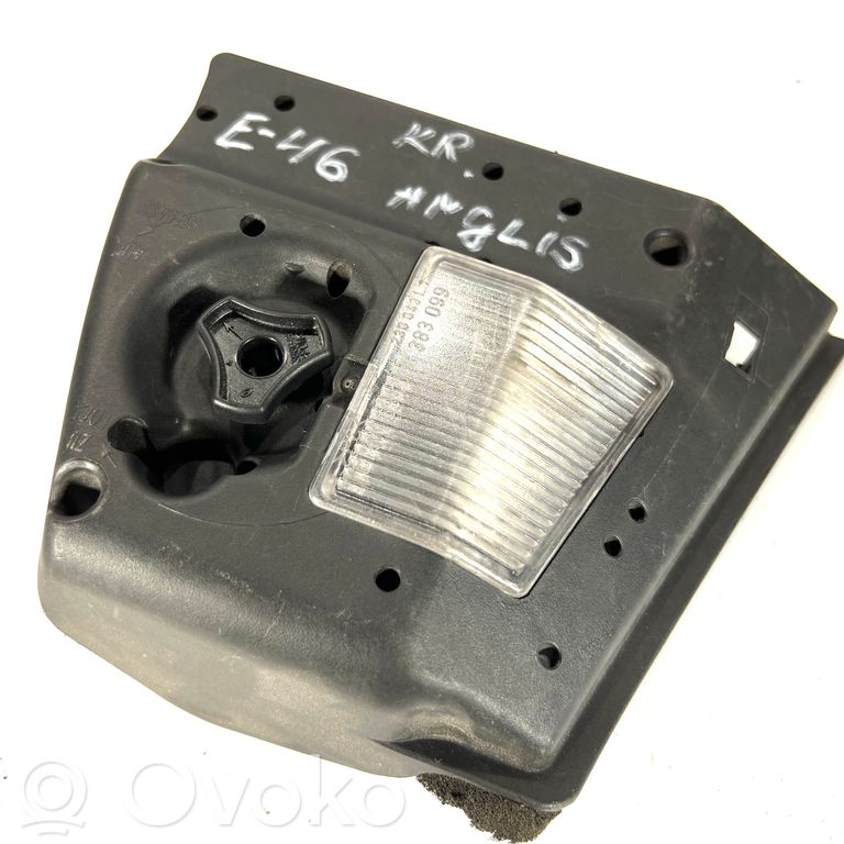 Держатель крышки заднего фонаря