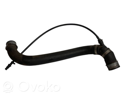 Caurulīte (-es) / šļūtene (-es)