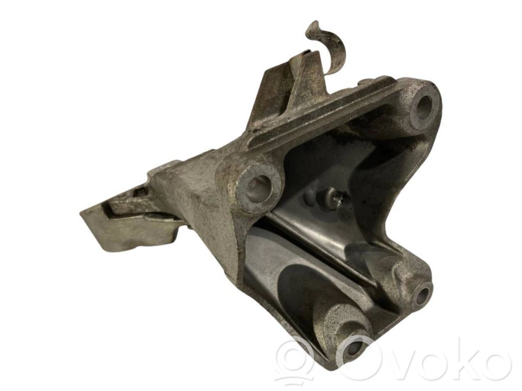 Engine mounting bracket