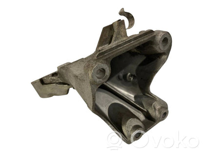 Engine mounting bracket