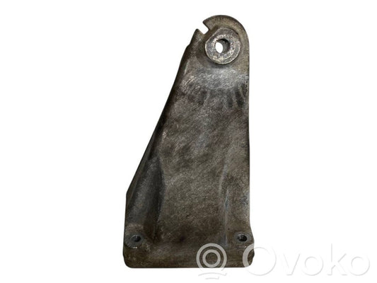 Engine mounting bracket