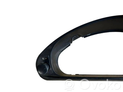 Instrumentu paneļa dekoratīvā apdare