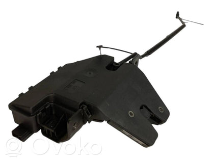 Aizmugurējā pārsega slēdzene