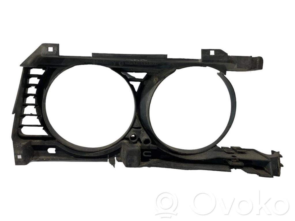 Priekšējā luktura detaļa