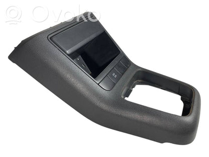 Ātrumu pārslēgšanas sviras dekoratīvā apdare (plastmasas)