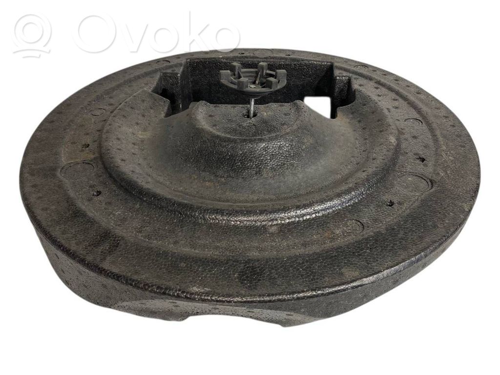 Rezerves riteņa nodalījuma dekoratīvā apdare