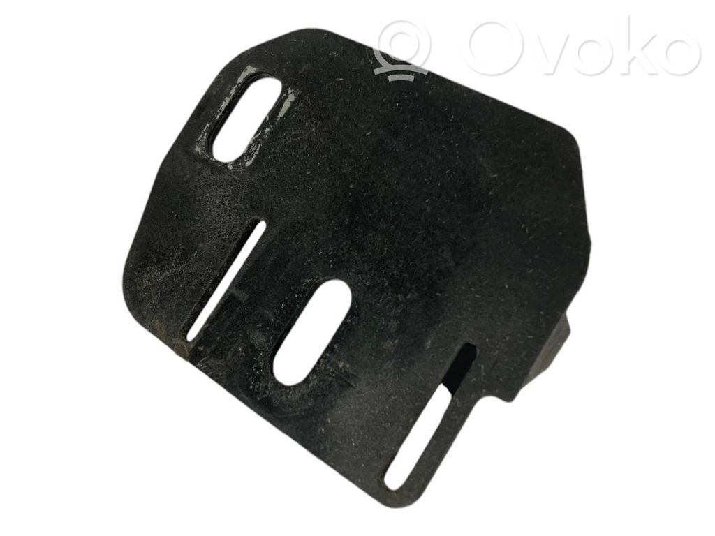 Priekšpusē bampera turētājs