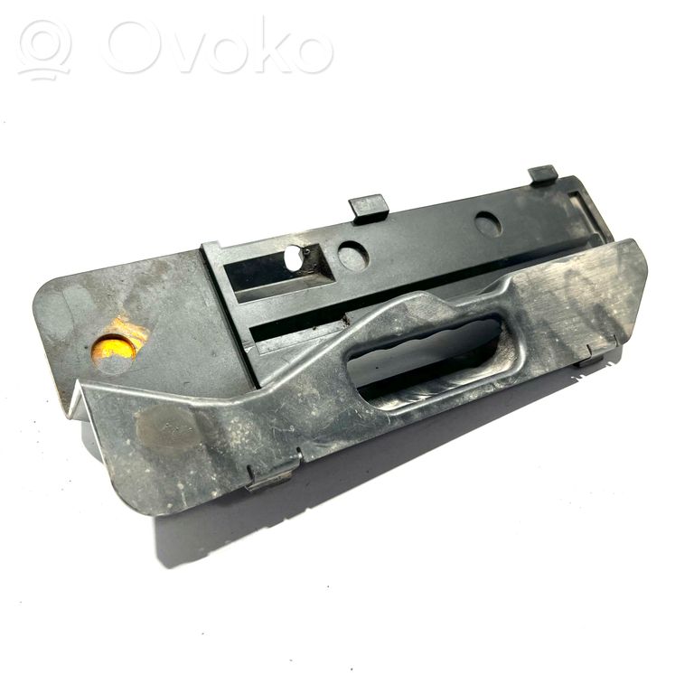 Cita veida dzinēja nodalījuma detaļa