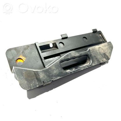 Cita veida dzinēja nodalījuma detaļa